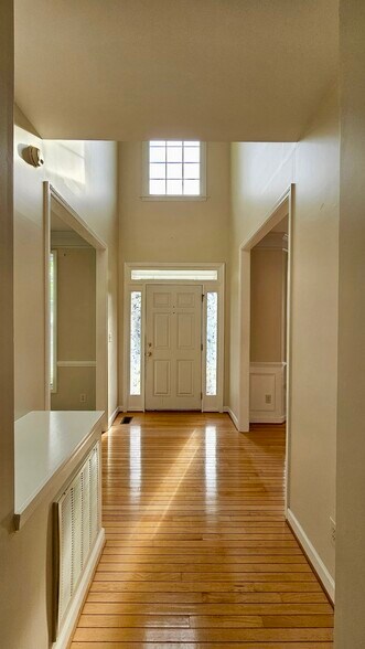 Building Photo - 7 Woodsage Ln