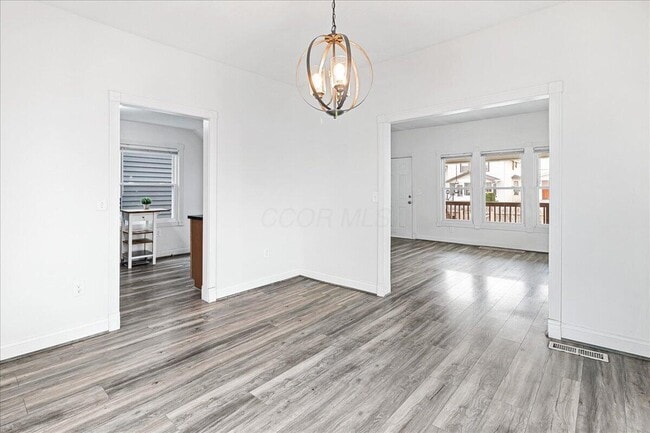 Building Photo - 866 E Starr Ave