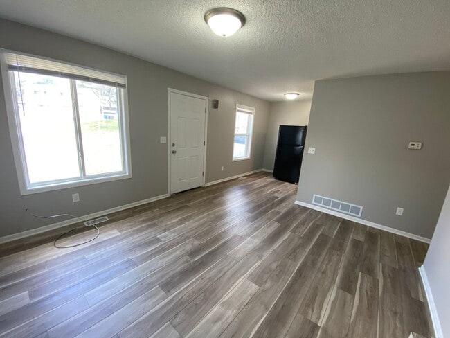 Building Photo - 3101 SE 17th St