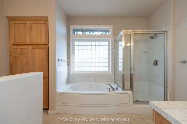 Building Photo - Single Level Home Near Rivers Edge Golf Course!