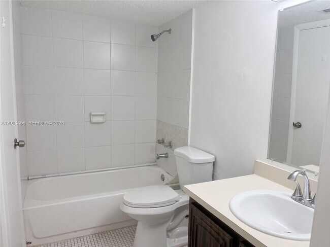 Building Photo - 484 NW 165th St