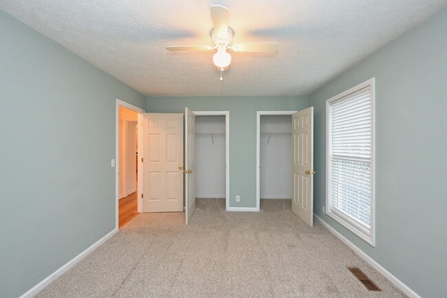 Building Photo - Car-free convenience! Modern 3 Bed Home Minutes from Downtown Gallatin