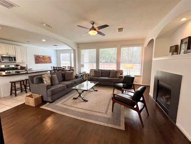 Building Photo - 2 Stone Arrow Pl