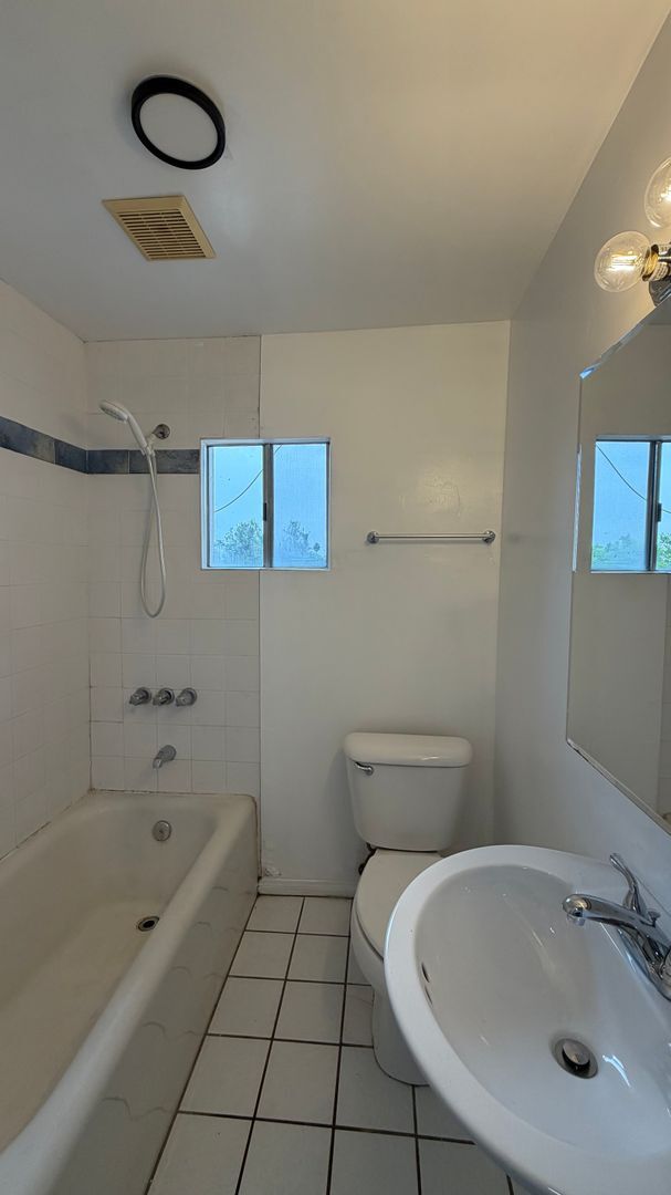 Building Photo - 3621-3623 Eugene Place