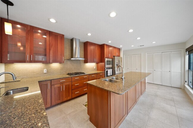 Building Photo - 5 Berrypick Ln