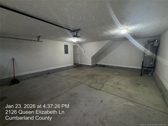 Building Photo - 2126 Queen Elizabeth Ln