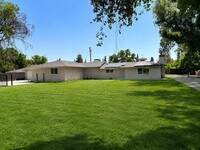 Building Photo - 4832 N Fruit Ave