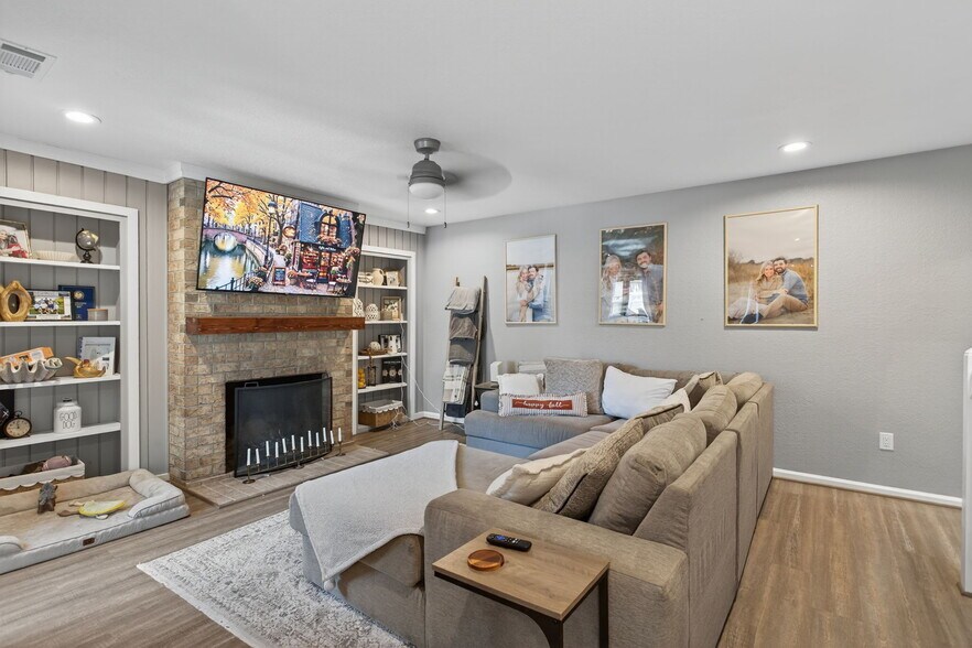 Building Photo - 1737 Ocean Bay Dr