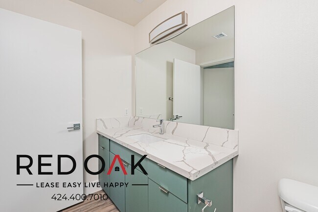 Building Photo - 1037 Dewey Ave