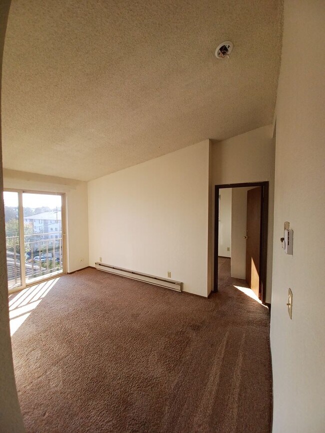 Interior Photo - Huang