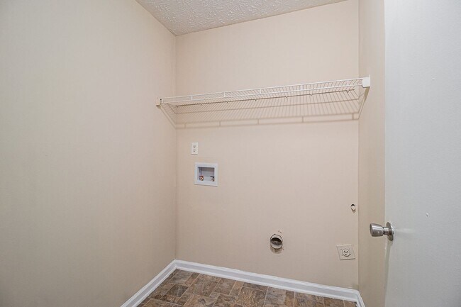 Building Photo - 4 Bedroom 3 Bath House