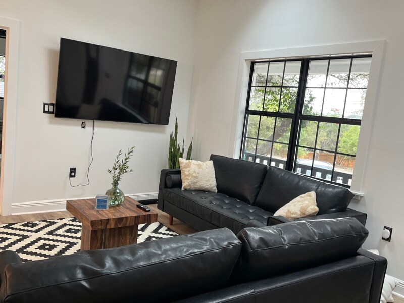 Building Photo - 17510 Lake Shore Dr