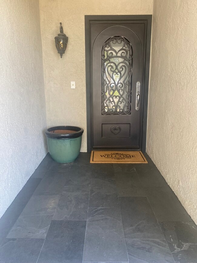 Building Photo - 13730 Mindora Ave