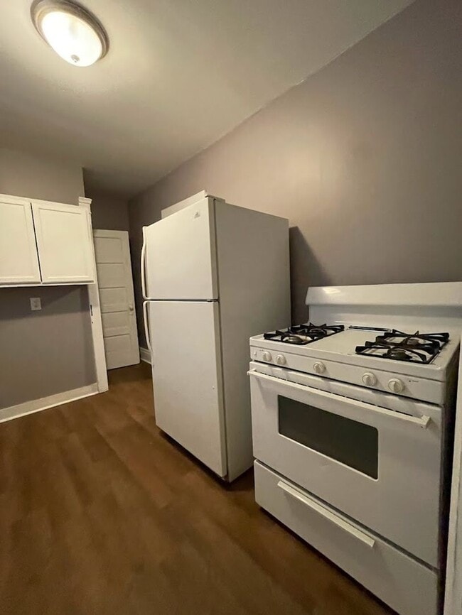 Building Photo - Three bedroom one bathroom home for rent!