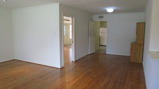 Building Photo - 2814 Chiswell St