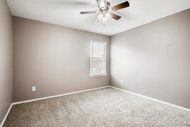 Building Photo - 8900 Edmundsbury Dr