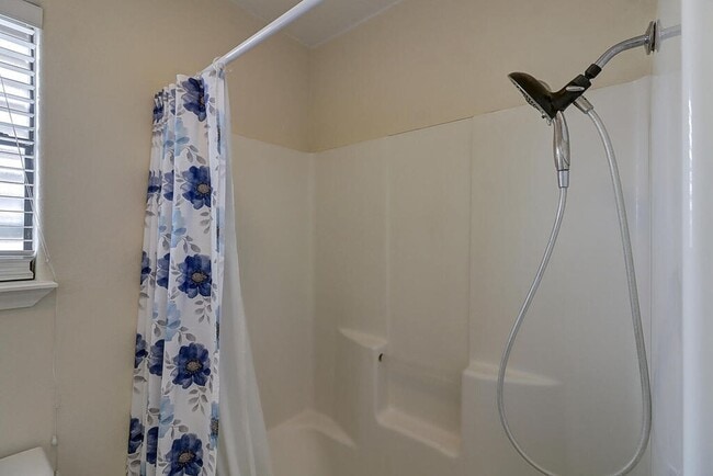 Building Photo - 4321 Holly Ridge Dr
