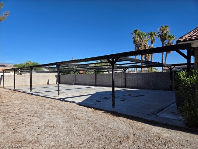 Building Photo - 5945 N El Capitan Way