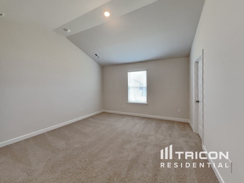 Building Photo - 3326 Quintana Dr