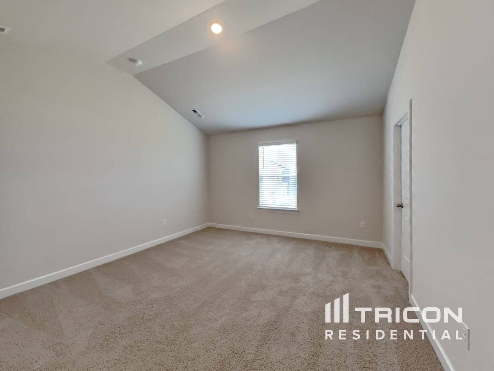 Building Photo - 3326 Quintana Dr