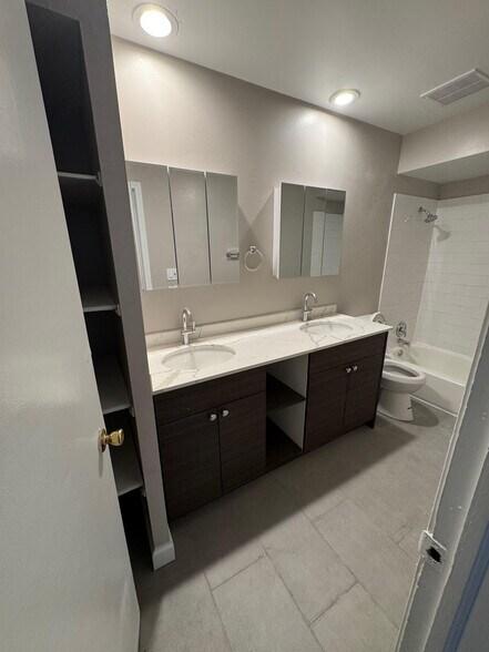 Building Photo - 440 W Stevens Dr