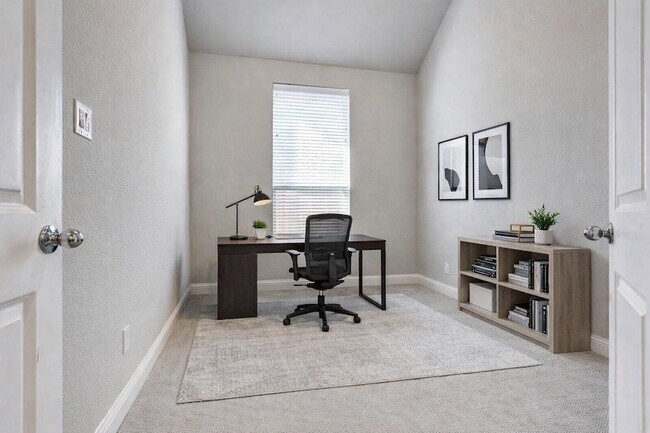 Building Photo - 905 Lady Bird Dr