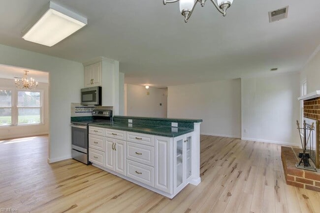 Building Photo - 2637 N Elizabeth Harbor Dr