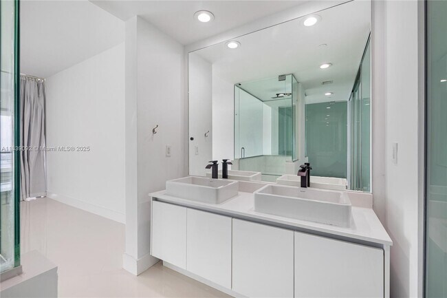 Building Photo - 1040 Biscayne Blvd
