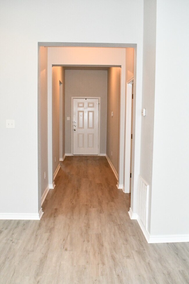 Building Photo - 4105 Cambridge Dr