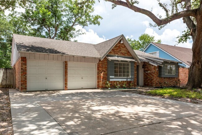 Building Photo - 3218 Crestdale Dr