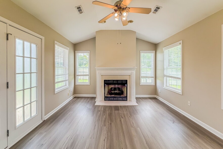 Building Photo - 304 Cheairs Ct