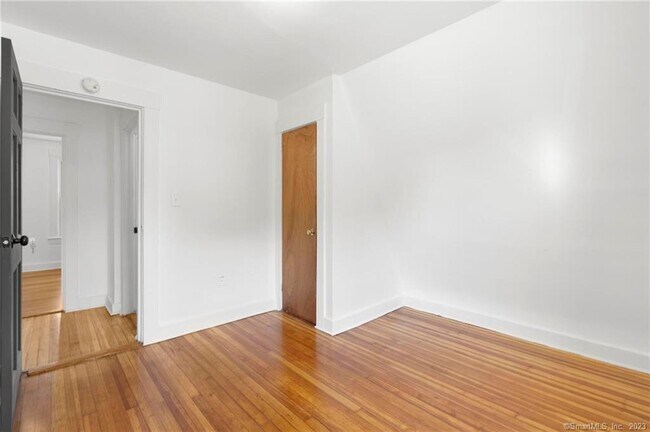 Building Photo - 22 Sycamore Ln