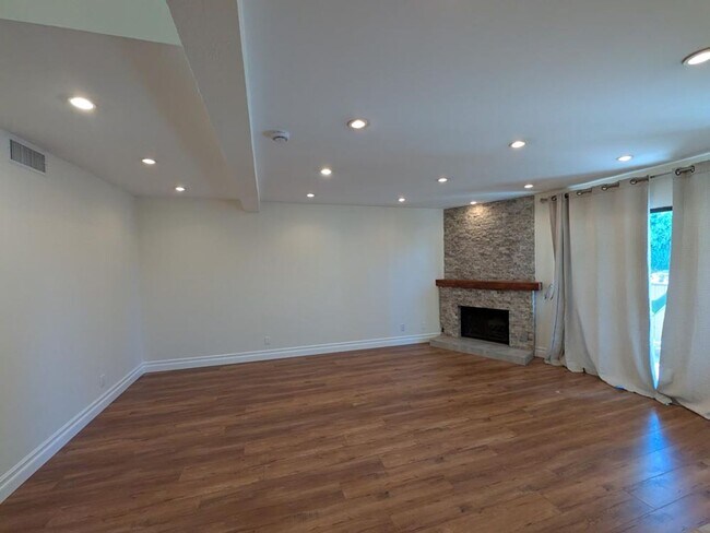 Building Photo - 10051 Topanga Canyon Blvd