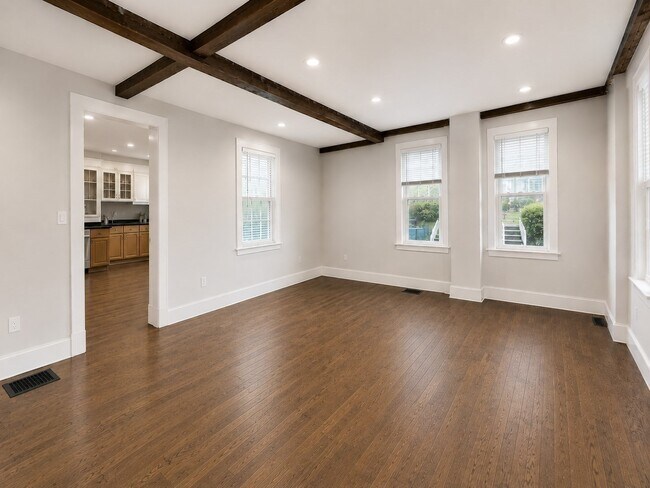 Building Photo - 16 Hazelnut Pl