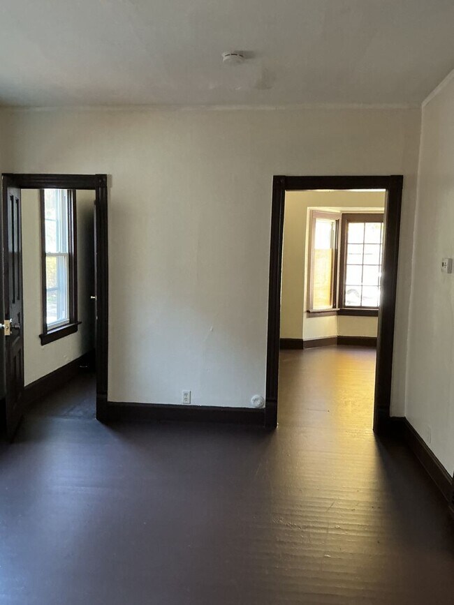 Building Photo - 4 Bedroom Single Family Home