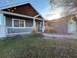 Building Photo - 1316 Robie Ln