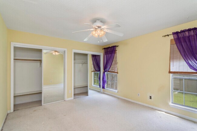 Building Photo - 2713 Willow Grove Ln