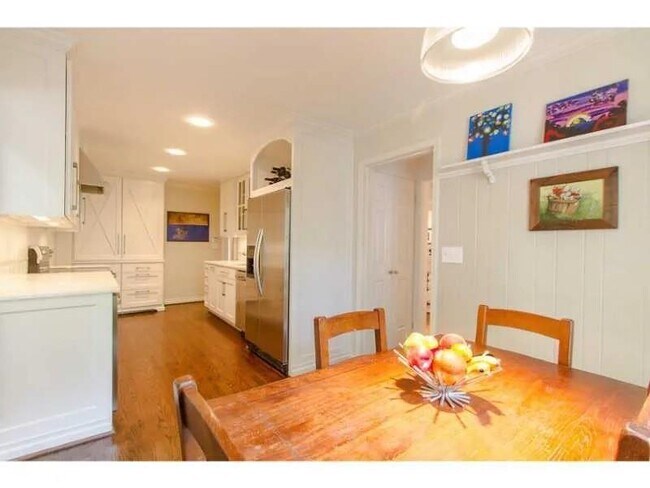 Building Photo - 1916 Greystone Rd NW