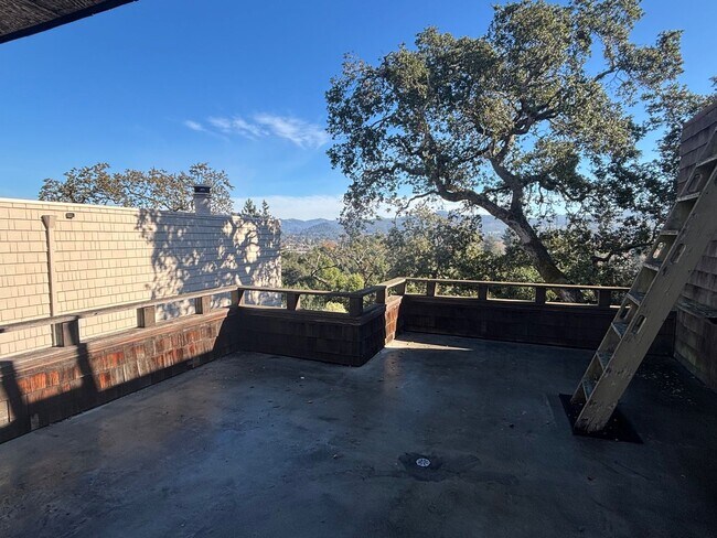 Building Photo - Large 2 bedroom 2.5 bathroom Bennett Valley Home with community pool and views