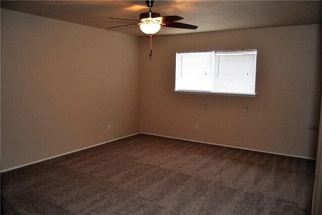 Building Photo - 2937 Emberwood Dr