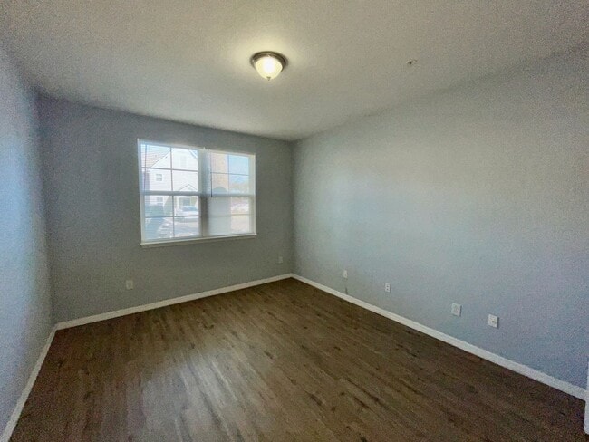 Building Photo - Hampton's West 1 Bed /1 Bath