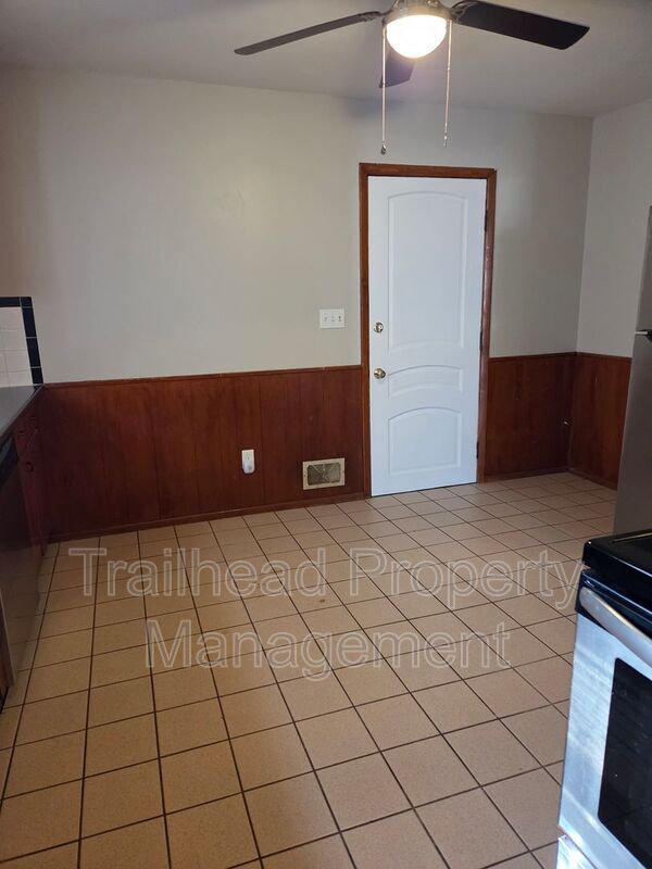 Building Photo - 1502 S Pleasant St