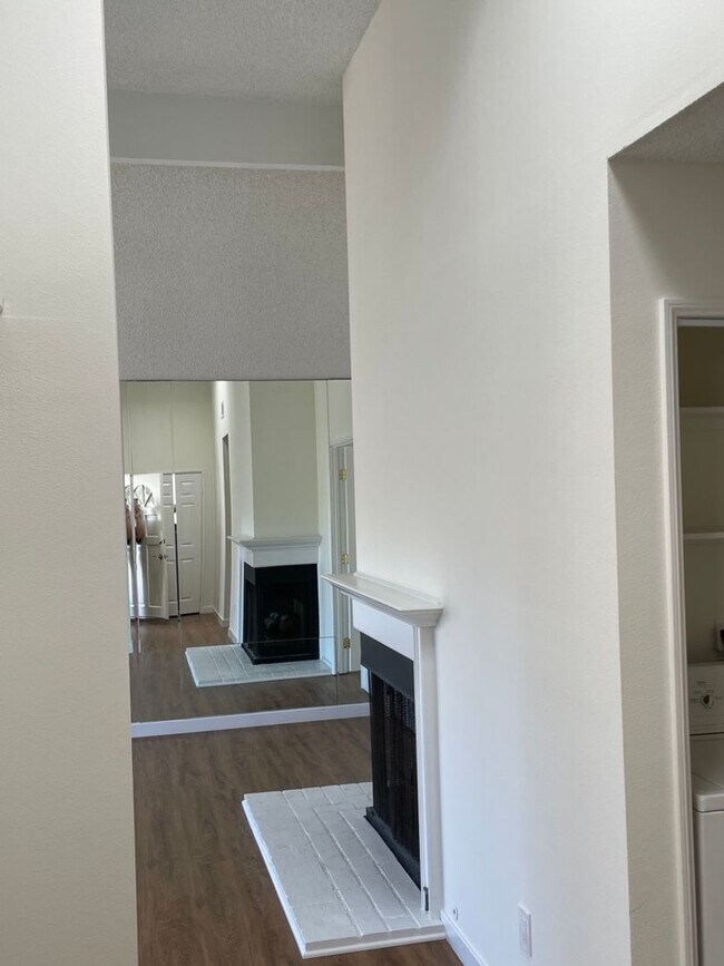 Building Photo - Welcome to Coastal Living at Its Finest!