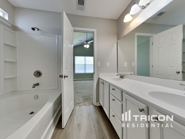 Building Photo - 819 Chablis Dr