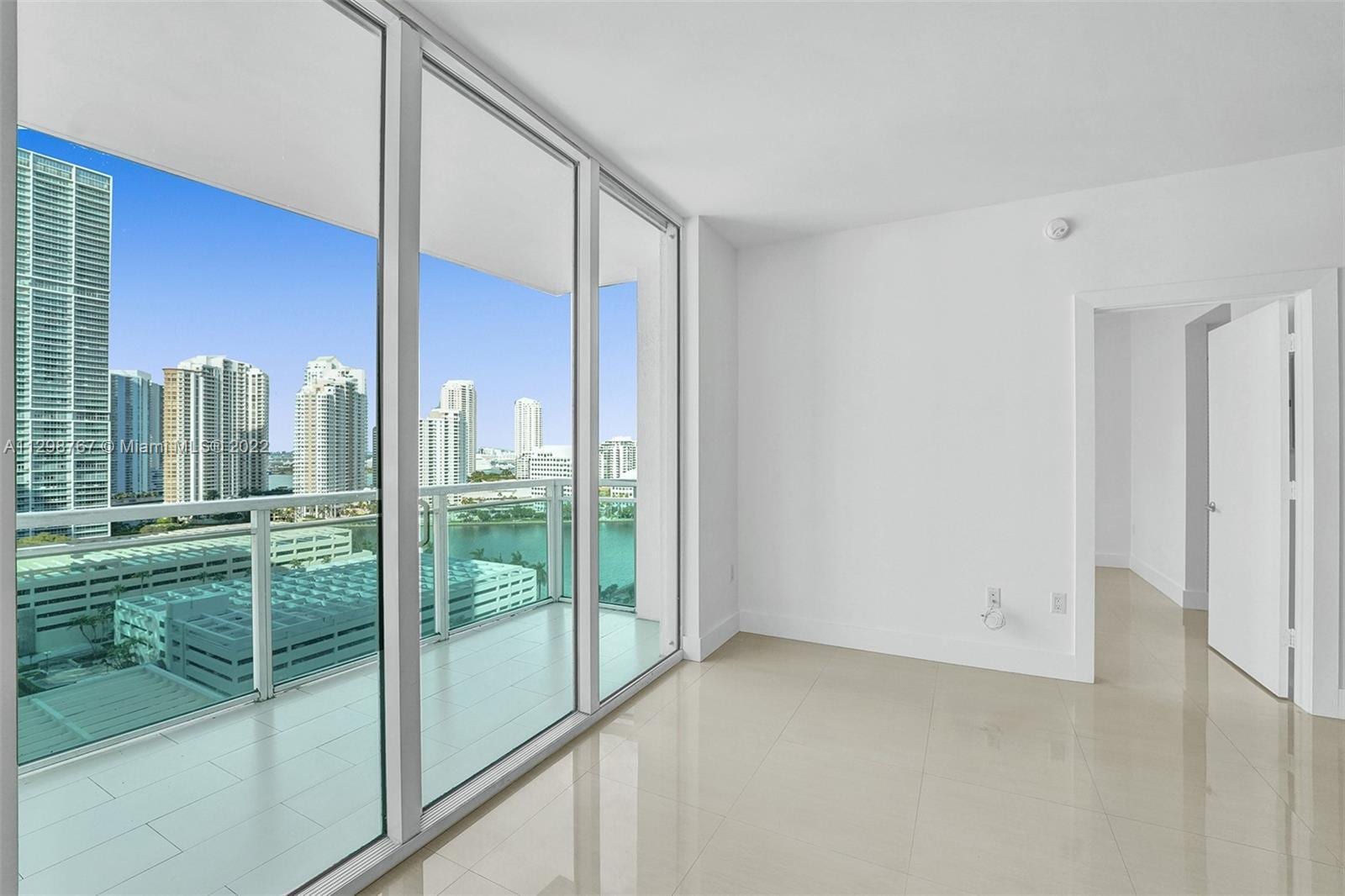 Building Photo - 950 Brickell Bay Dr