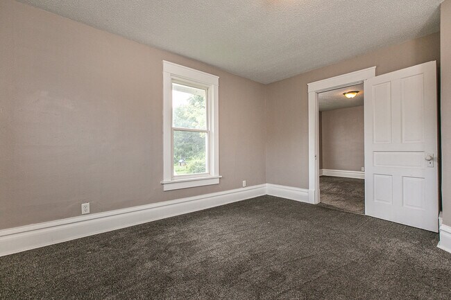 Building Photo - 400 Kaufmann Ave