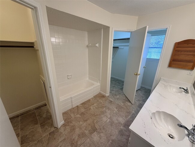 Building Photo - 1367 Gentle Bend Dr