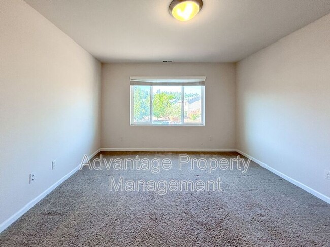 Building Photo - 2943 NW Corktree Ln