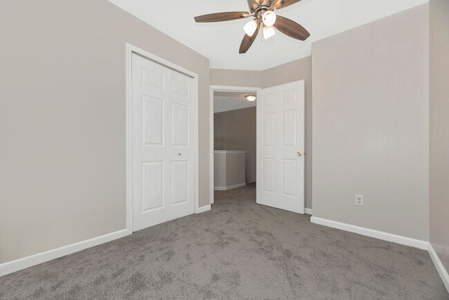 Building Photo - Beautifully Renovated Townhome in Walnut Ridge