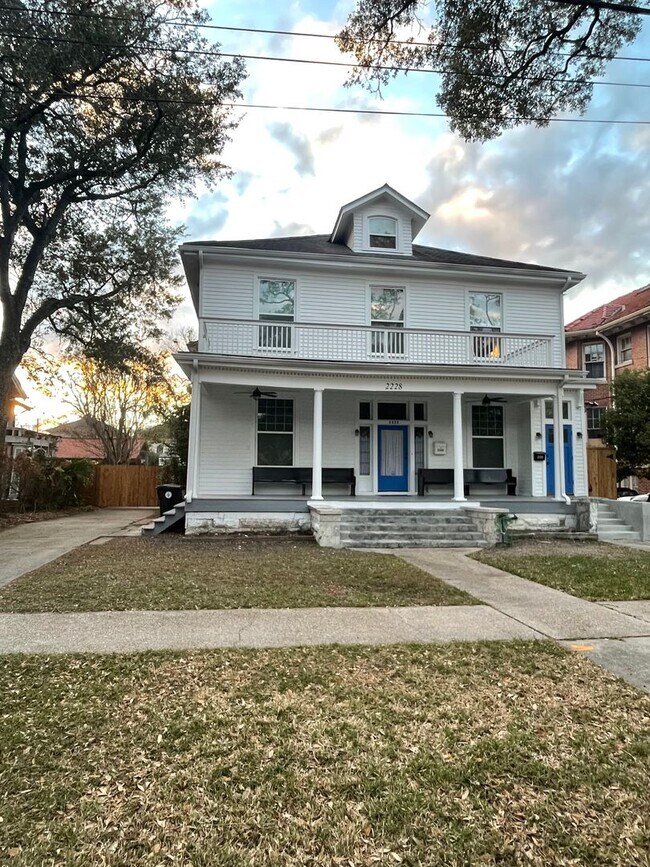 Building Photo - Gorgeous 3BD/2BA ON Napoleon Ave with Off Street Parking